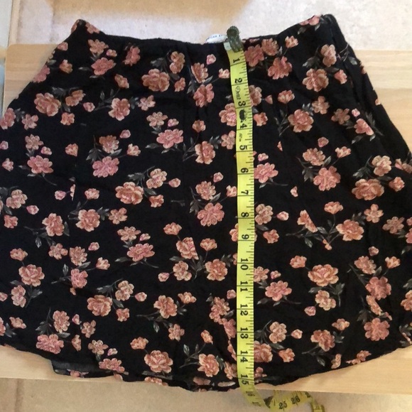 American Eagle Floral Mini Skirt - Picture 6 of 9